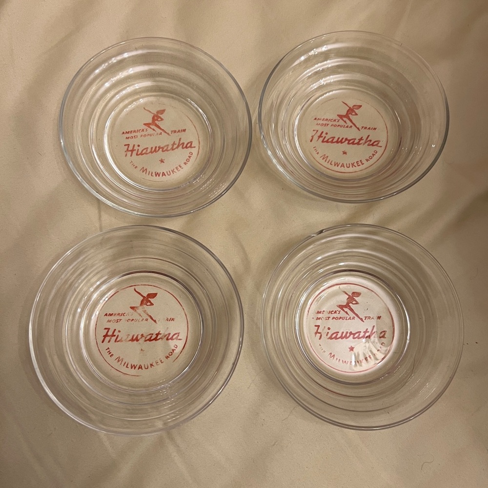 4 vintage Hiawatha train ashtrays